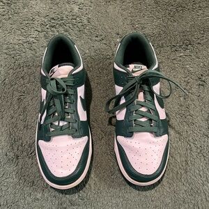 Women’s Size 10.5 Nike Forest Green and White Dunks